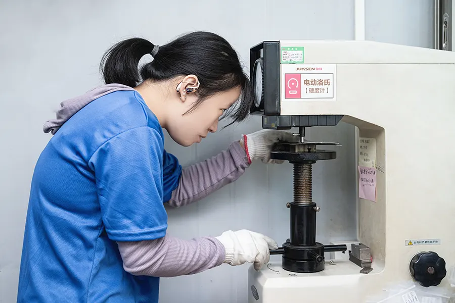 Vickers Hardness Tester