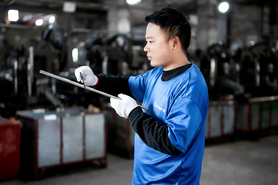 P13-4 S05 对产品进行装配或者性能测试图 01