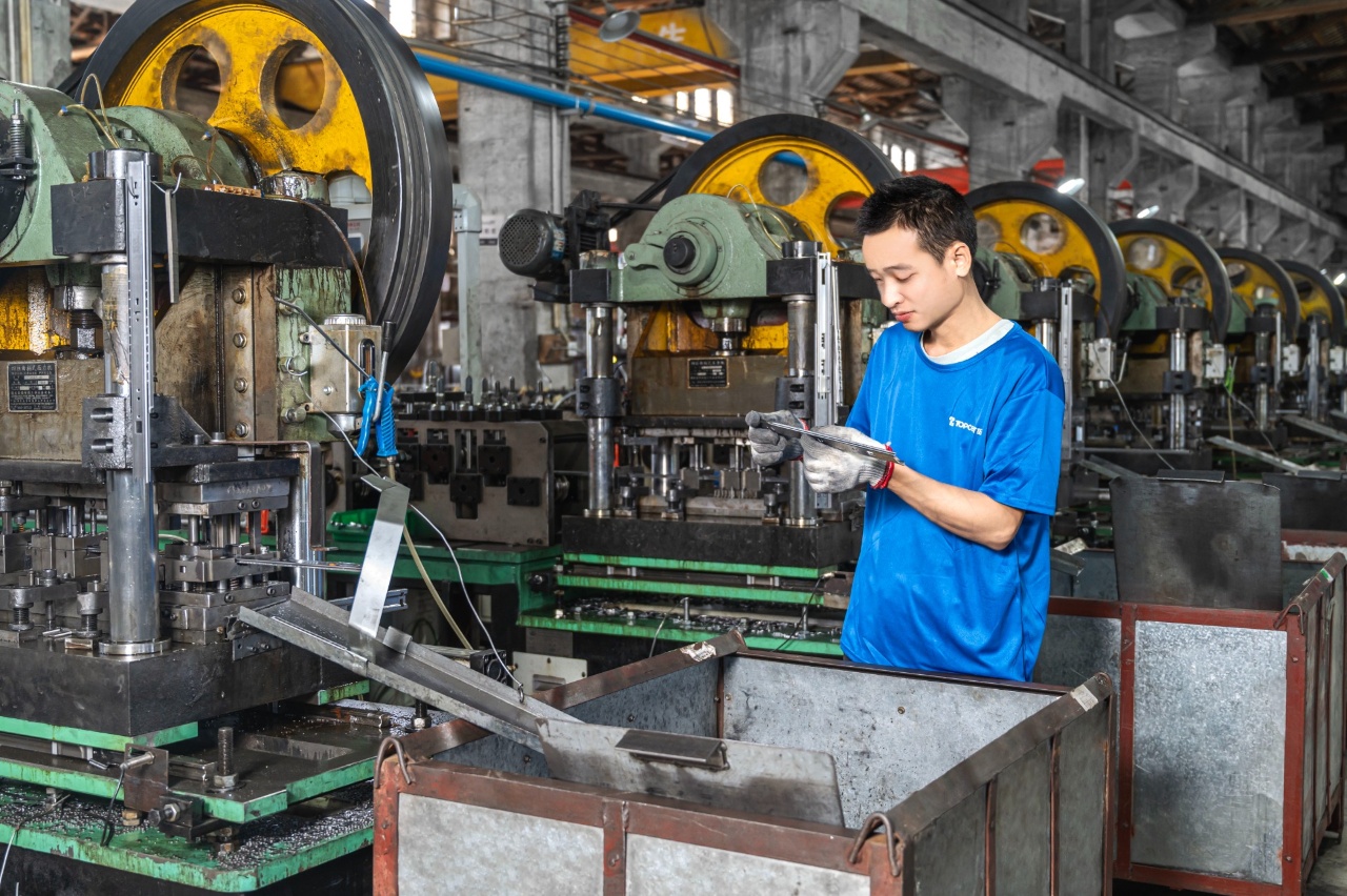 P13-5 S05 产品质量检测流程 （AI换脸）